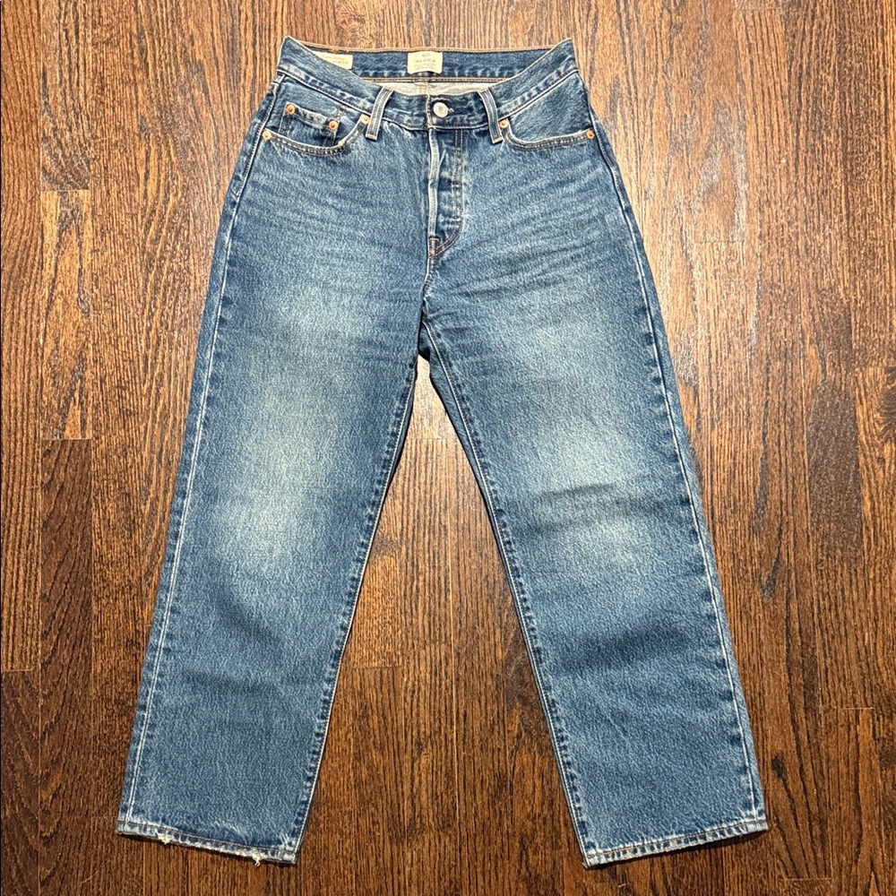 Levi's 90’s Straight Leg Mid-Wash Cropped Jeans